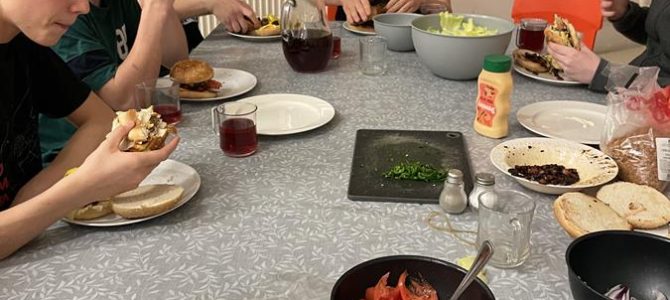 Smacznego! Burgery grupy 5