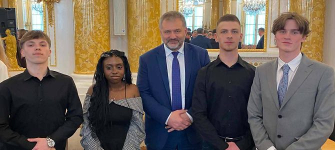 Podium na Zamku Królewskim „Obiektyw Obywatelski”